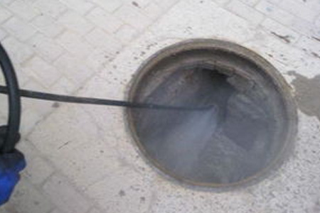 昌都卡若城关厕所旁边漏水/维修水管子